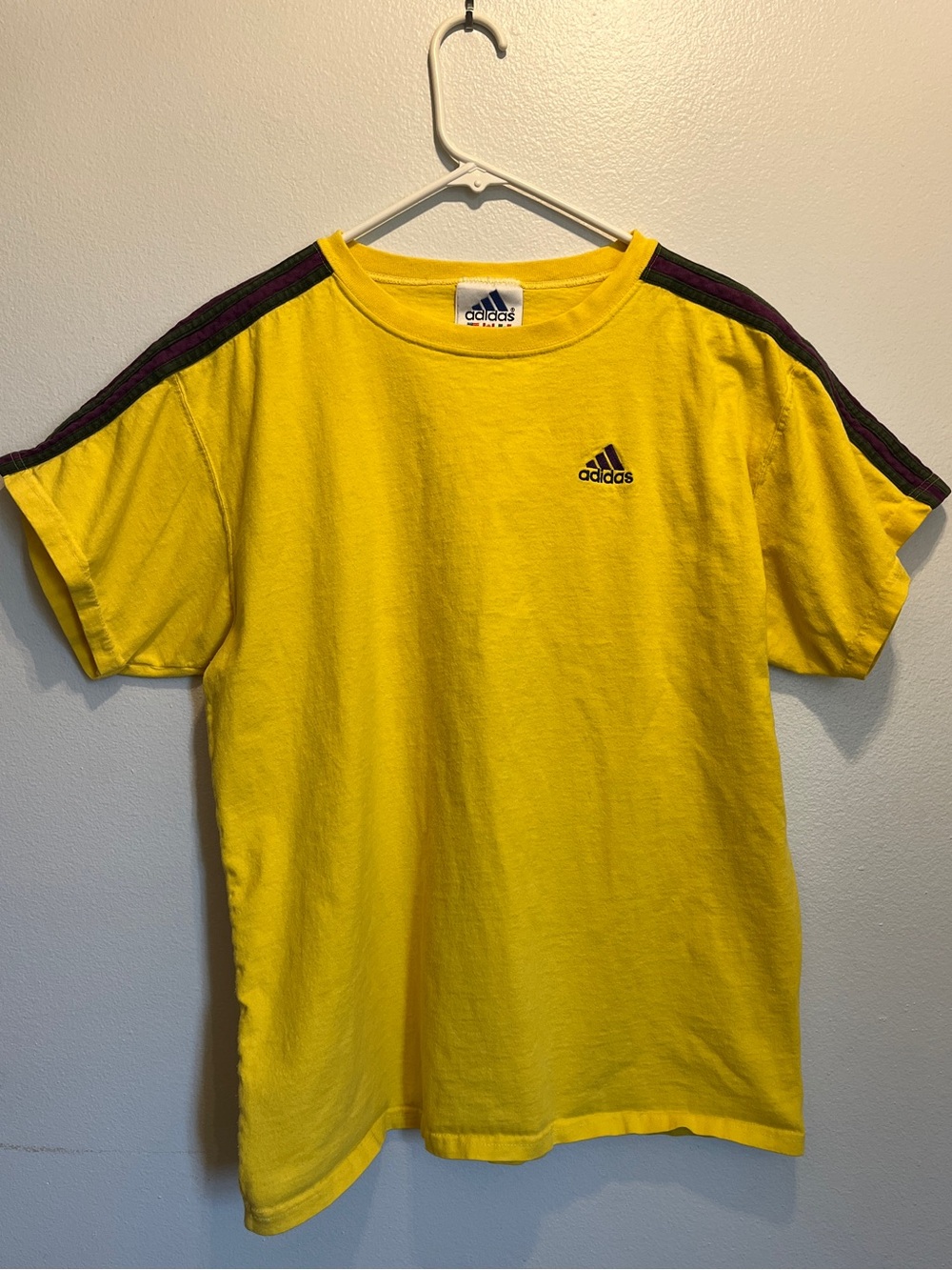 Vintage Y2K adidas Men's Yellow Logo Crew Neck Short Sleeve T-Shirt, Size L